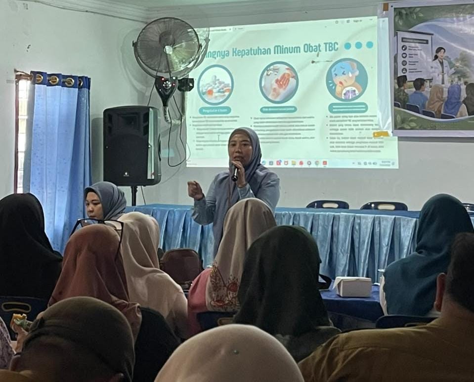 Tingkatkan Kepatuhan Pengobatan TBC, Jurusan Farmasi Poltekkes Kemenkes Medan Latih Warga Laut Dendang Gunakan Aplikasi SiNOTESIS